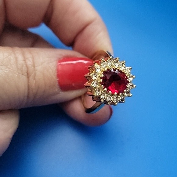 Gold Red Cocktail Ring Rhinestones sizes 8  Christmas - Picture 4 of 5
